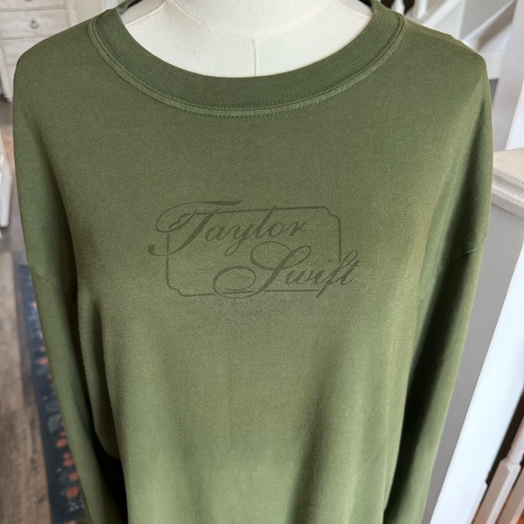 Taylor Swift Forest Green Crew Neck Sweater - Picture 1 of 13